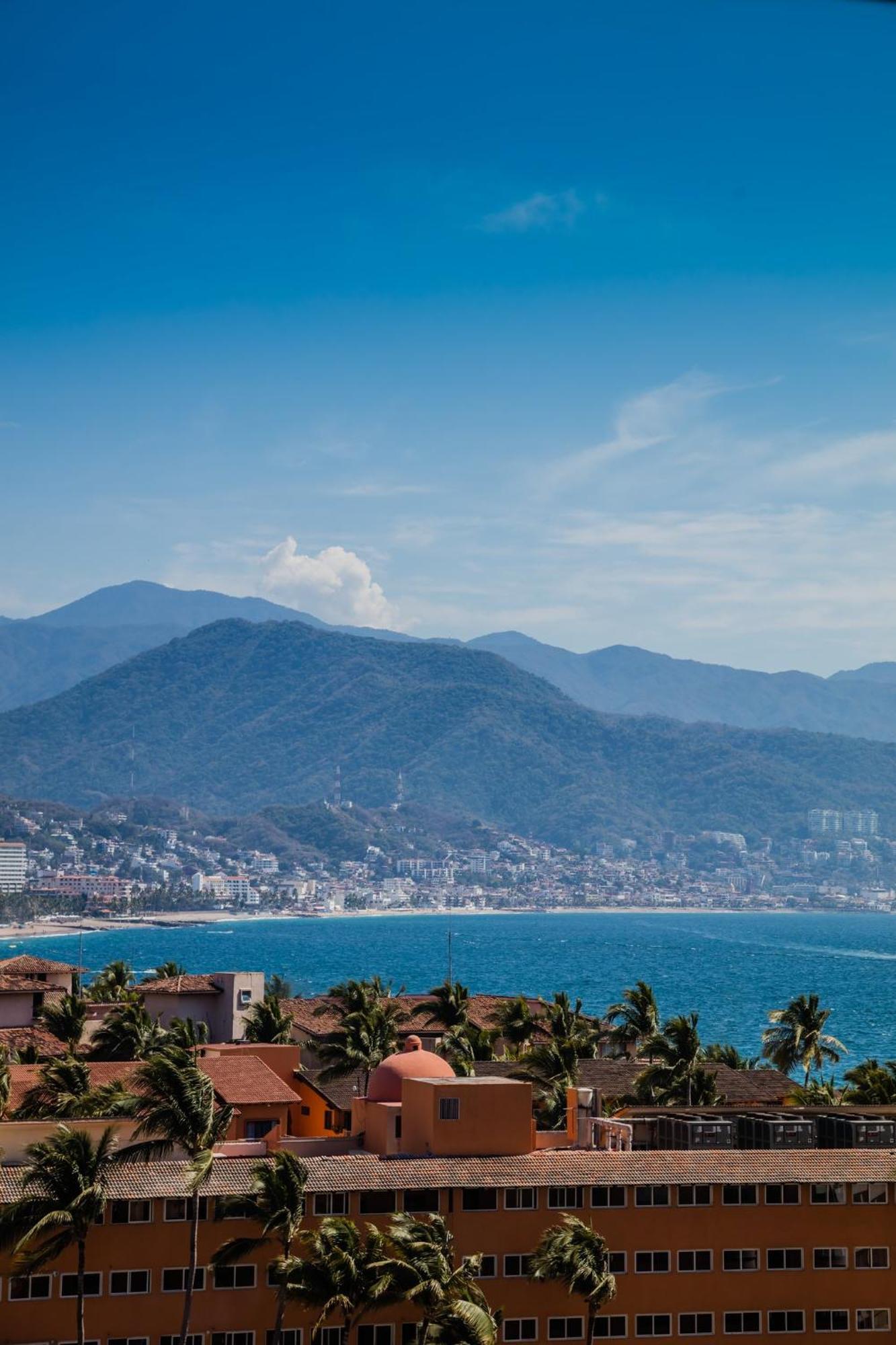 One Puerto Vallarta Aeropuerto Bagian luar foto