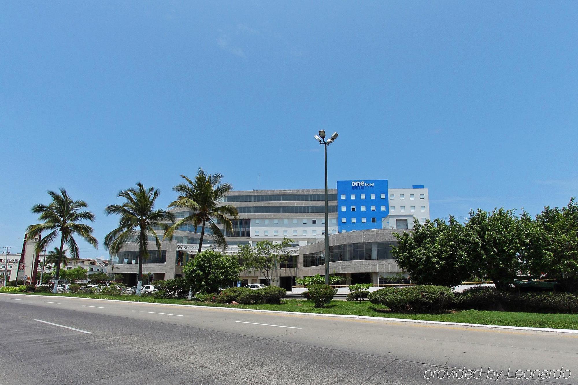 One Puerto Vallarta Aeropuerto Bagian luar foto