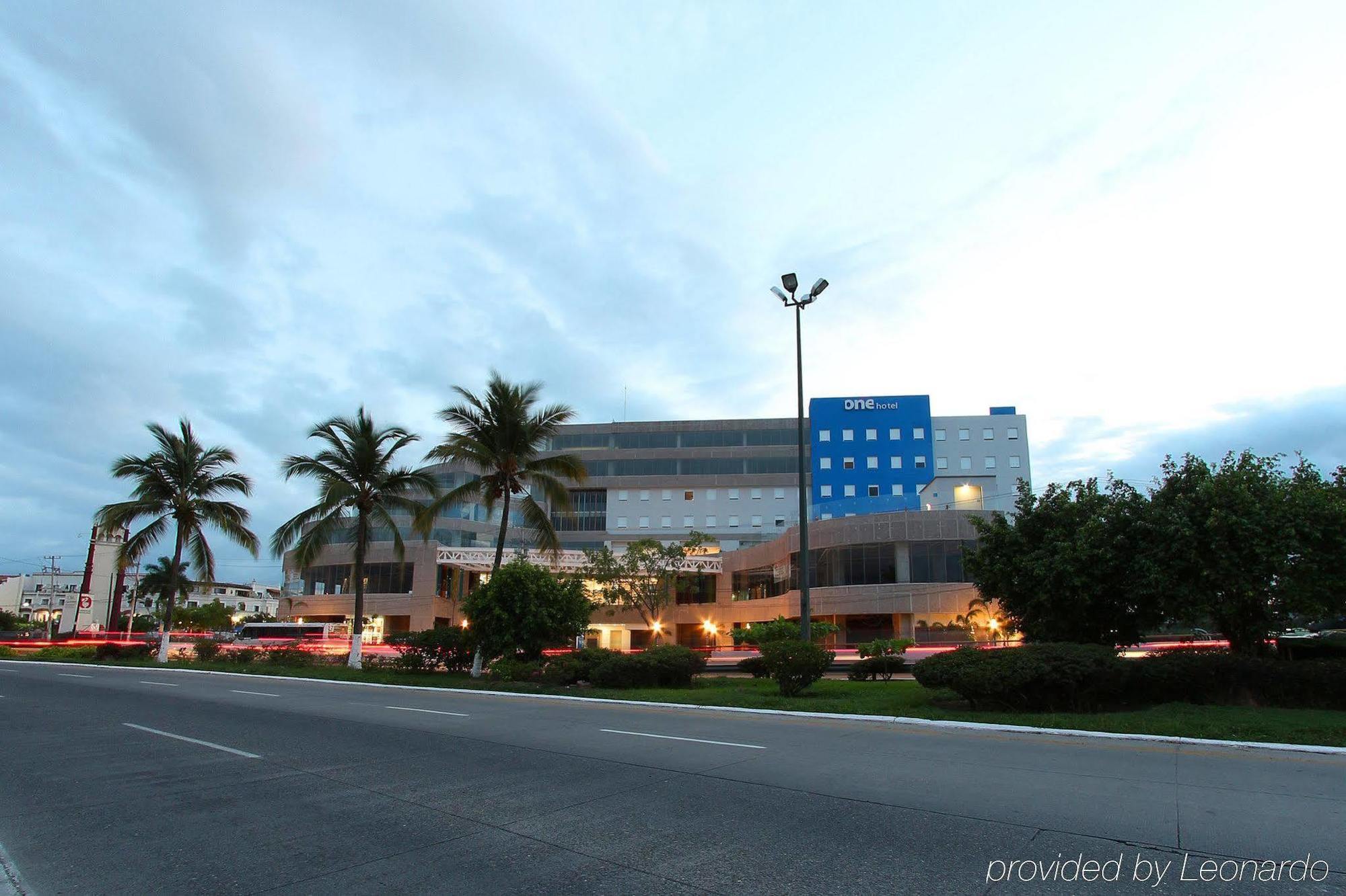 One Puerto Vallarta Aeropuerto Hotel Bagian luar foto