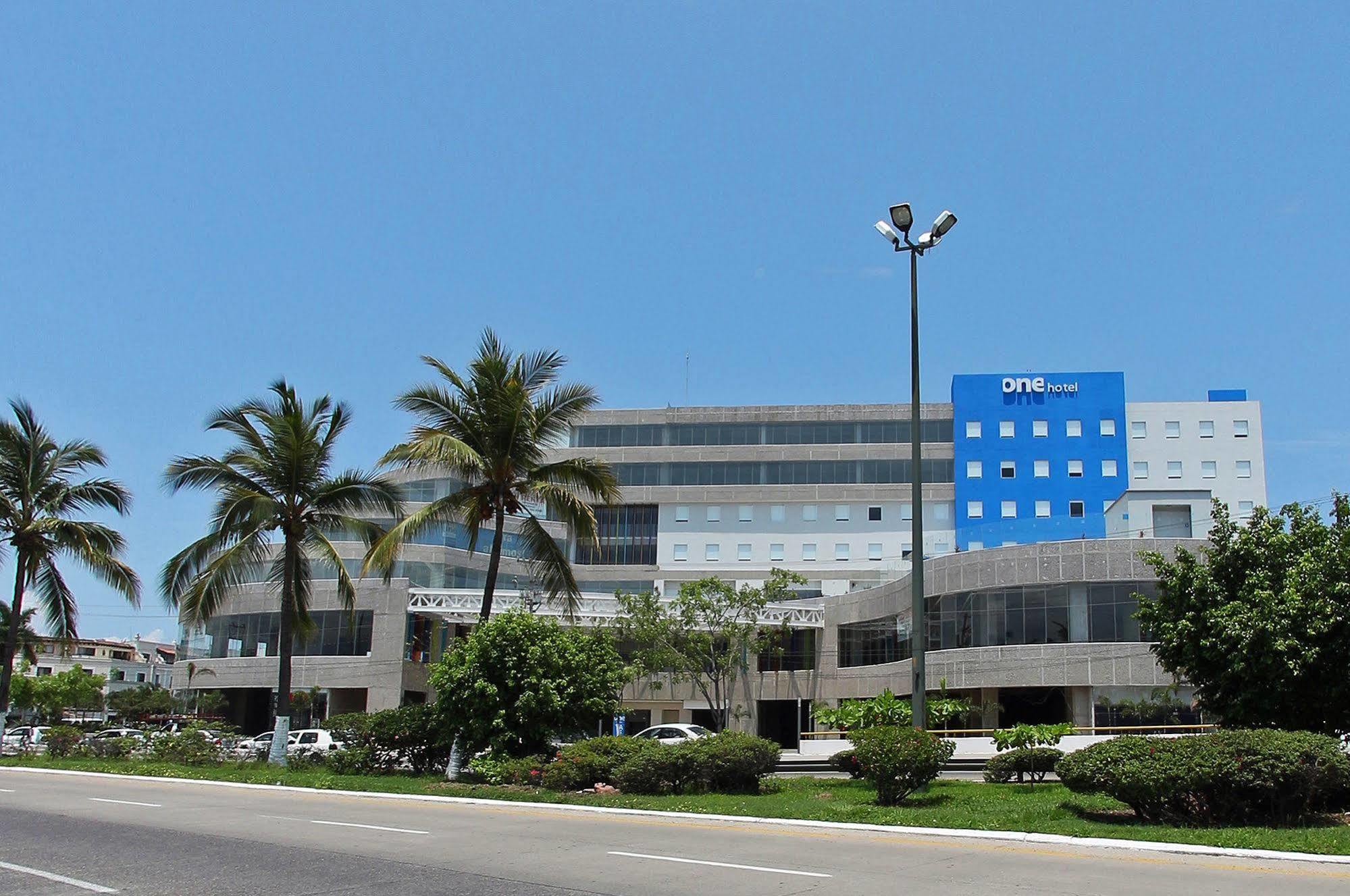 One Puerto Vallarta Aeropuerto Bagian luar foto